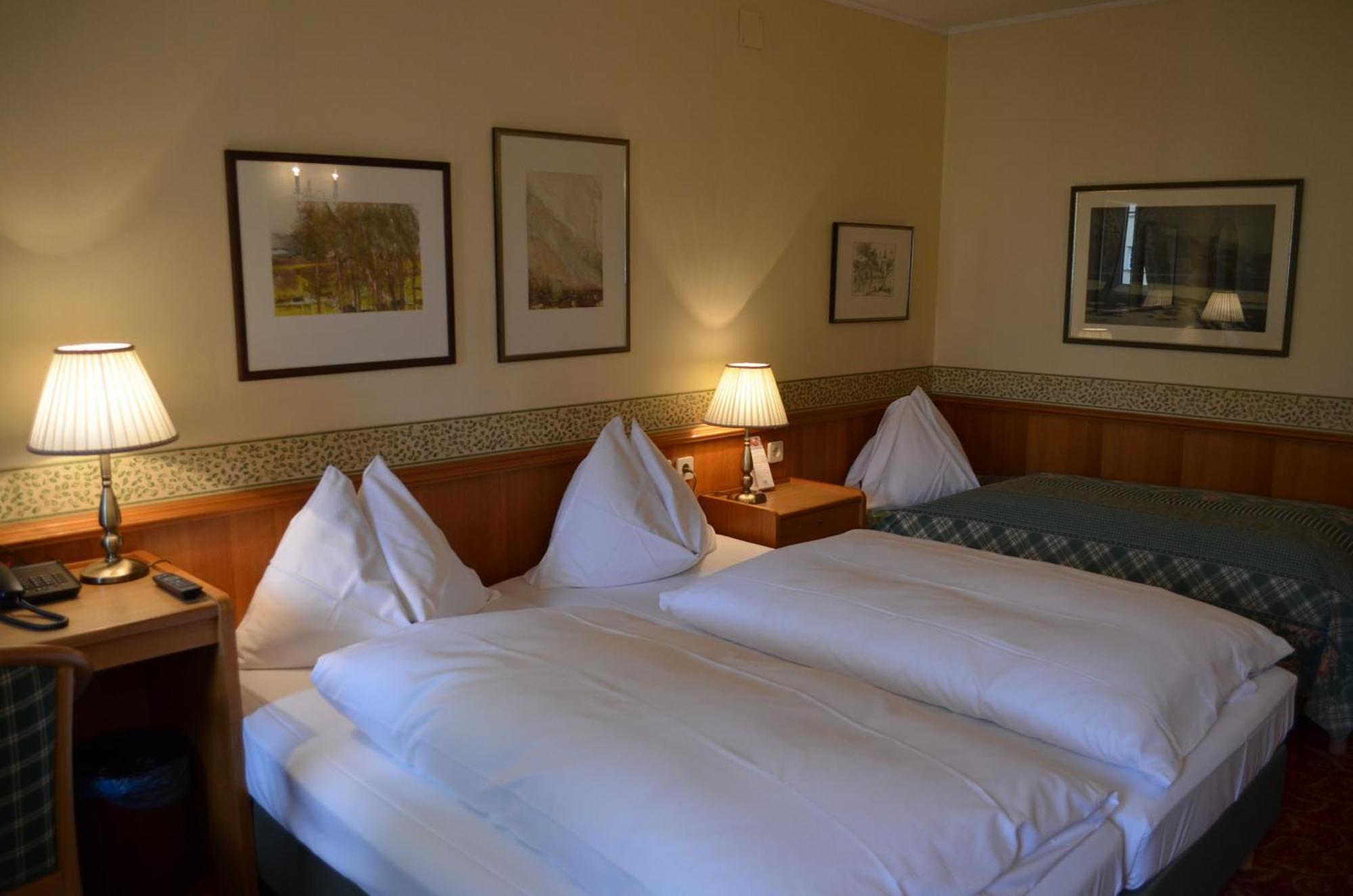 Hotel Jaeger - Family Tradition Since 1911 Vienna Room photo