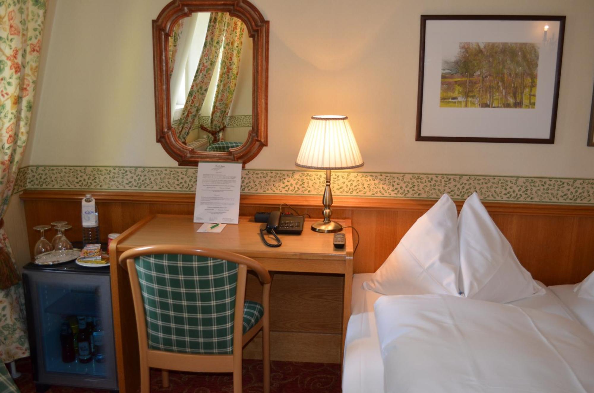 Hotel Jaeger - Family Tradition Since 1911 Vienna Room photo